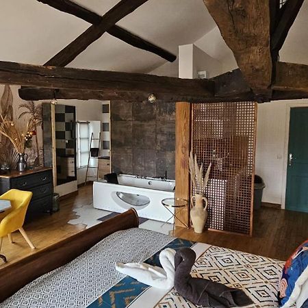 Suite Penthouse Romantique, Confolens, Charente Luaran gambar