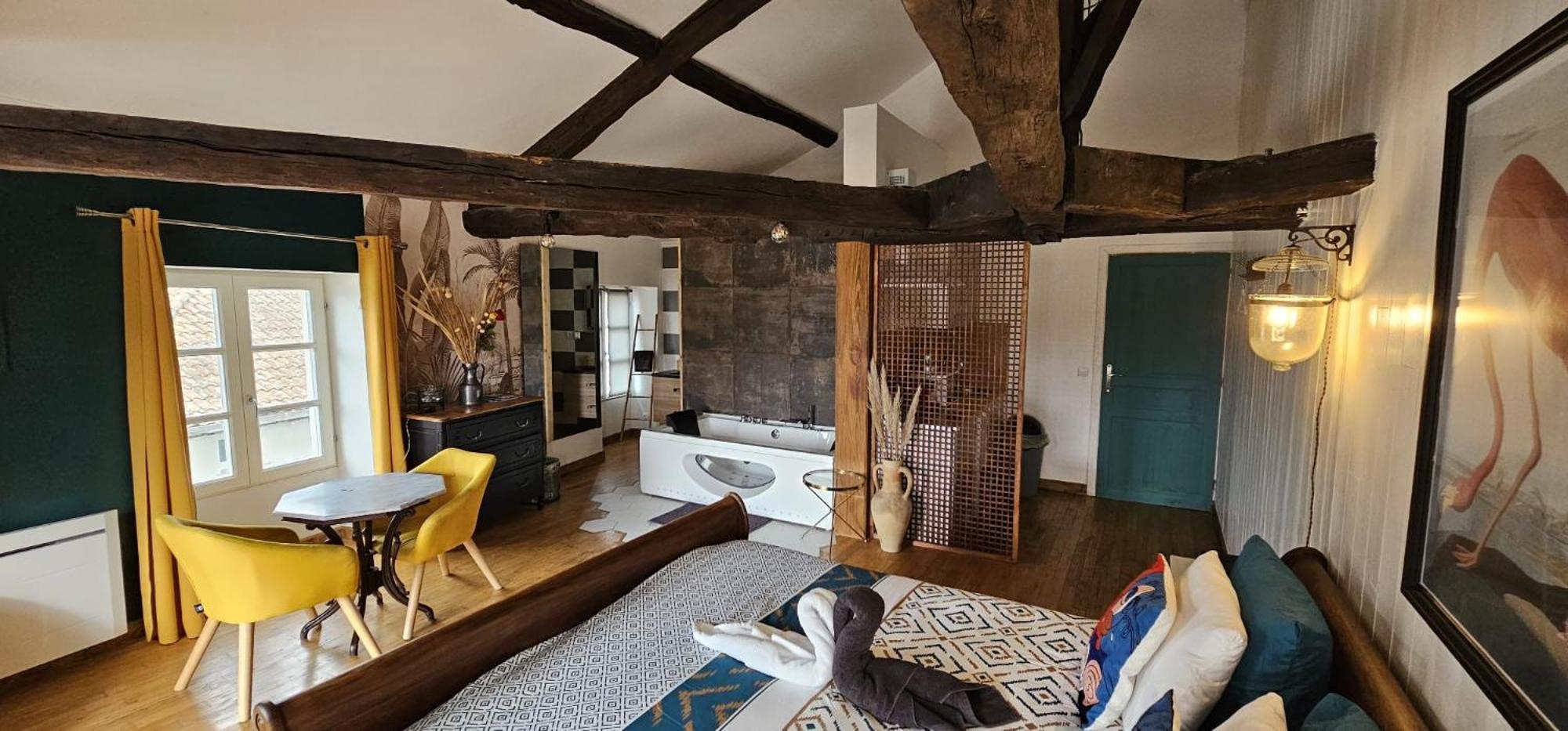 Suite Penthouse Romantique, Confolens, Charente Luaran gambar