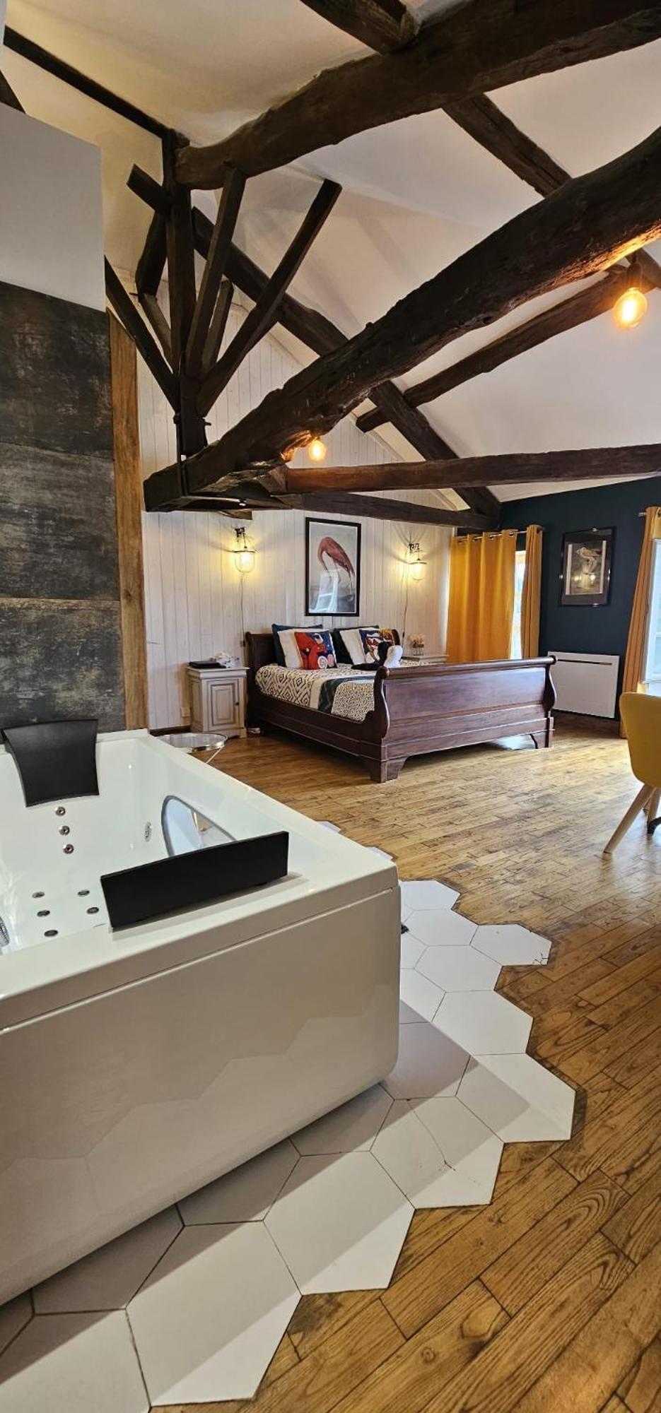 Suite Penthouse Romantique, Confolens, Charente Luaran gambar