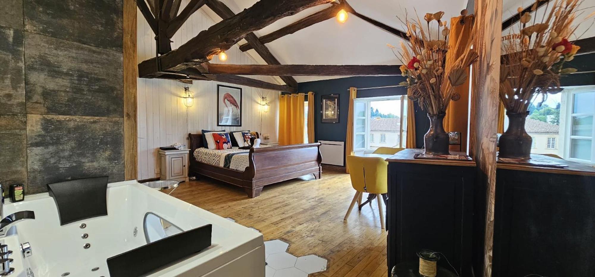 Suite Penthouse Romantique, Confolens, Charente Luaran gambar